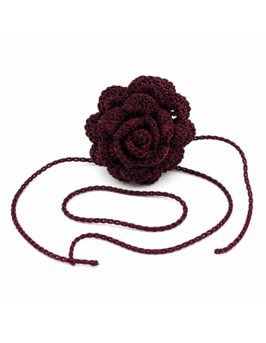Choker artesanal con rosa tejida estilo bohemio