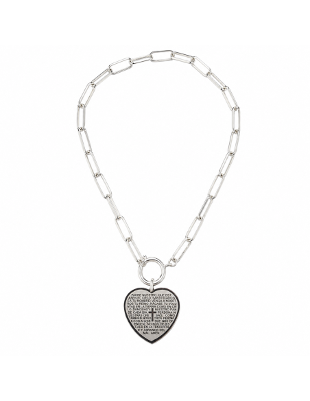 Collar plateado con corazón grabado y oración Padre Nuestro.