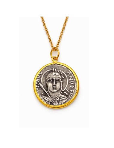Colgante inspirado en una moneda histórica del Imperio Bizantino con acabado artesanal martillado.