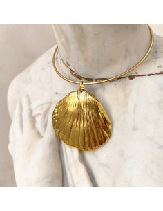 Collar choker concha marina dorada | Joyería artesanal