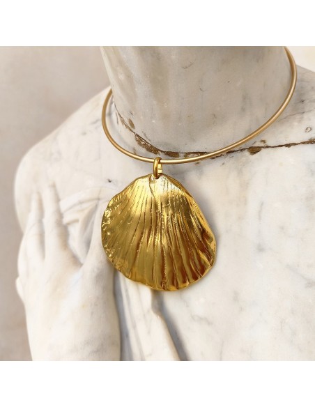 Collar choker concha marina dorada | Joyería artesanal