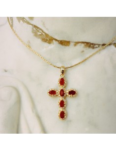 Cruz Rubí dorada con cristales rojos | Colgante elegante
