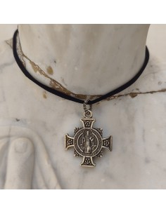 Collar cruz de San Benito plata | Protección y joyería religiosa
