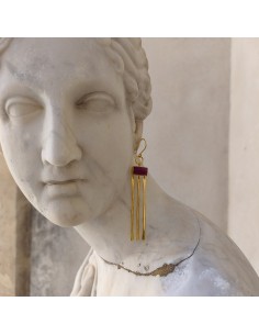 Pendientes largos cascada con rubí | Pendientes dorados elegantes