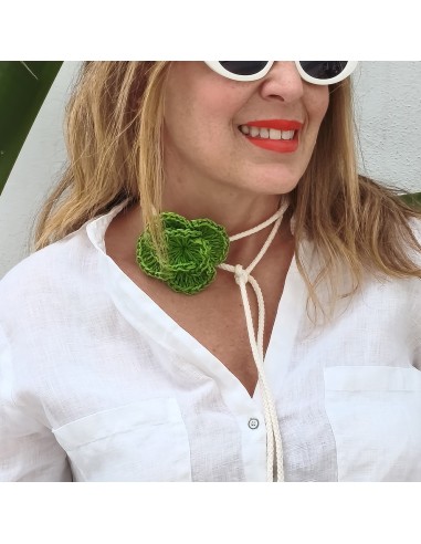 Choker de rafia con flor | Collar boho artesanal