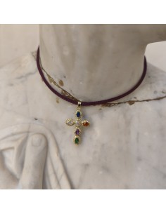 Colgante cruz Prisma dorada con circonitas de colores | Collar elegante