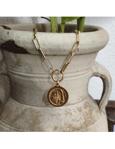 Medalla de la Virgen de Fátima con cadena tipo paperclip y diseño de doble cara. 2