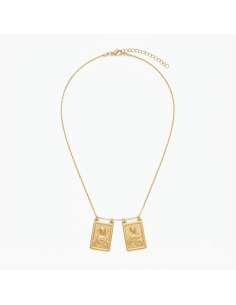 Collar escapulario dorado con medallas del Sagrado Corazón de Jesús y la Virgen del Carmen.