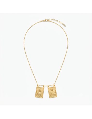 Collar escapulario dorado con medallas del Sagrado Corazón de Jesús y la Virgen del Carmen.