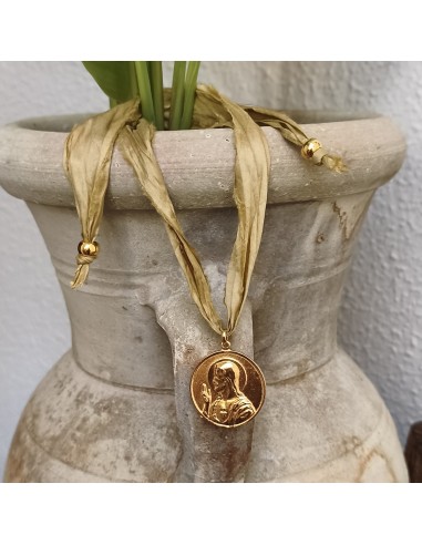 Escapulario del Sagrado Corazón y la Virgen del Carmen con cordón de seda y medalla de doble cara.
