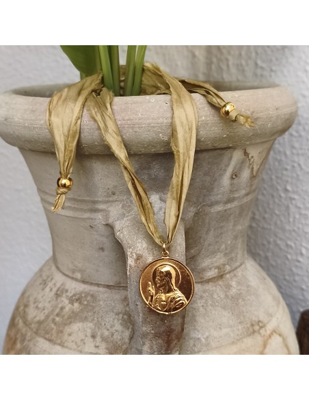 Escapulario del Sagrado Corazón y la Virgen del Carmen con cordón de seda y medalla de doble cara.