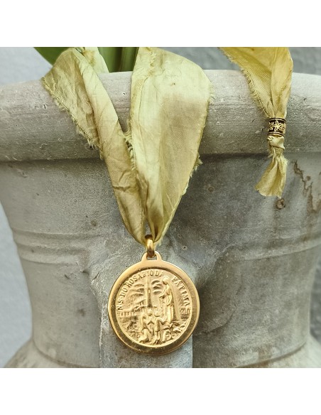 Medalla Virgen de Fátima con cordón de seda | Dorada y plateada | Mis Girasoles