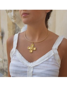 Collar choker cruz bizantina dorada | Joyería artesanal