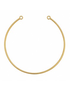 Choker rígido de acero con baño de oro, diseño minimalista abierto y acabado dorado brillante.