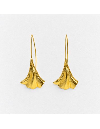 Pendientes Ginkgo dorados con hojas en forma de abanico, textura orgánica y ganchos alargados