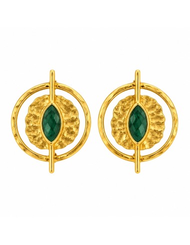 Pendientes Helena dorados con piedra verde oscuro facetada y diseño geométrico circular.