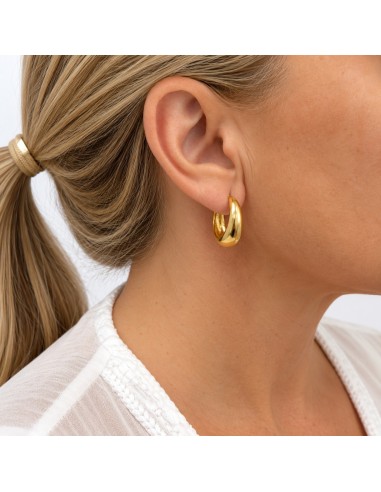 Pendientes Luna Dorados de aro grueso y acabado brillante lucidos en la oreja