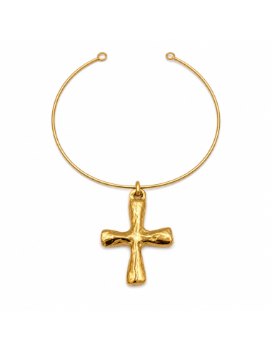 Collar choker rígido dorado con colgante de cruz texturizada