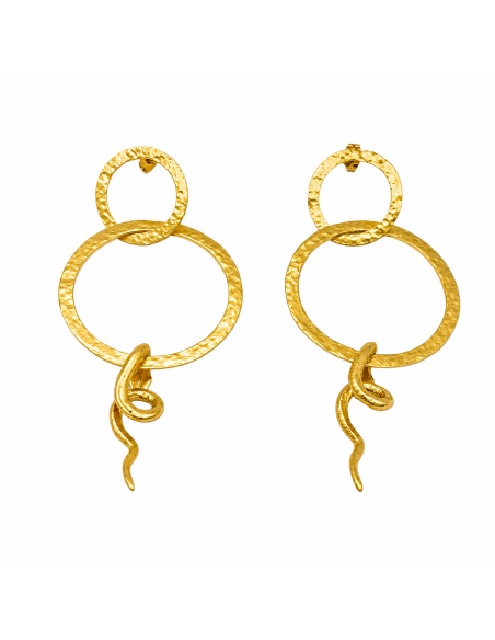 Pendientes dorados de aro doble martilleado con detalle de serpiente
