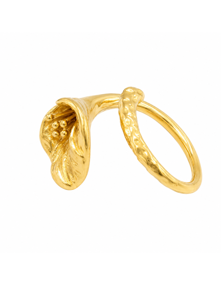 Anillo dorado ajustable con diseño de flor lirio y acabado artesanal